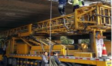 成雅分公司及时处置超高车辆挂桥事件