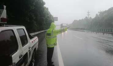 有效采取措施 严防路面积水安全隐患
