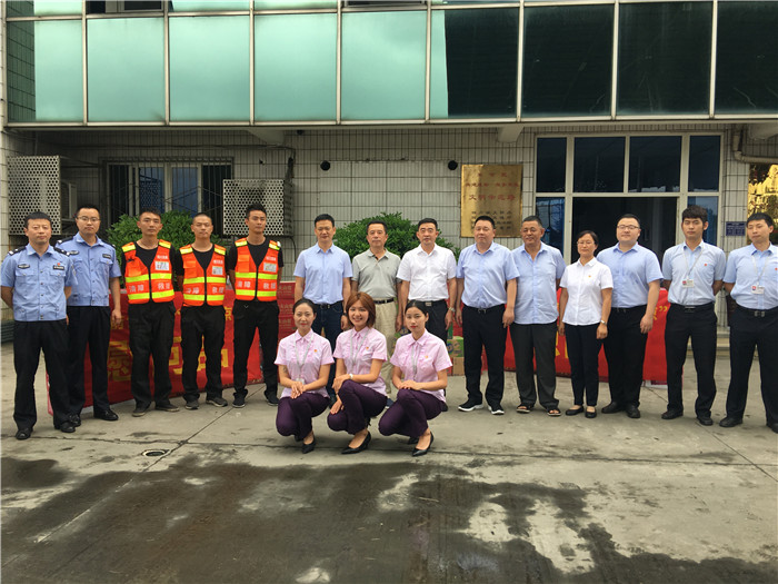 省交投集团党委副书记邹蔚慰问成都收费站