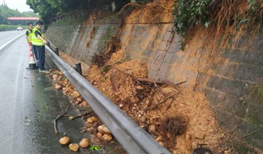 成雅高速联勤抢险保畅通