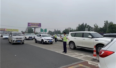 成雅分公司全力应对端午节期间车流激增确保道路安全畅通