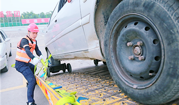 杨军同志荣获“四川省五一劳动奖章”