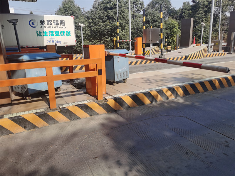 成雅分公司持续推进雷达车检器安装工作